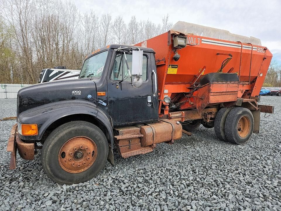 1999 INTERNATIONAL 4700