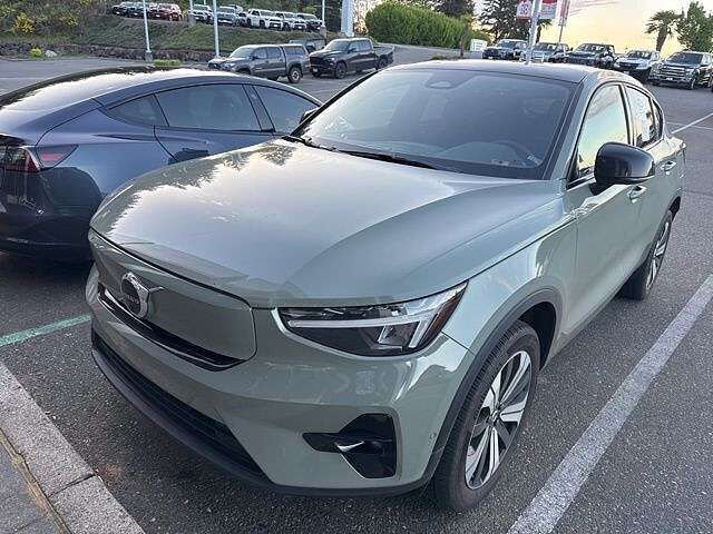 2023 VOLVO C40