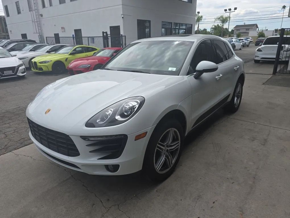 2016 PORSCHE Macan