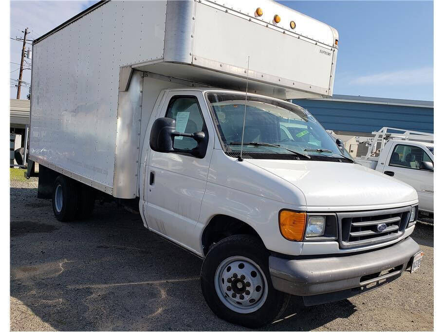 2005 FORD E-350