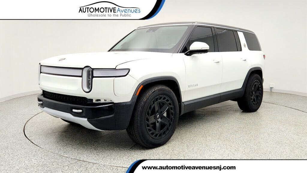 2024 RIVIAN R1S
