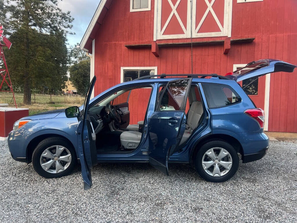 2016 SUBARU Forester