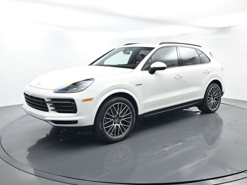 2023 PORSCHE Cayenne
