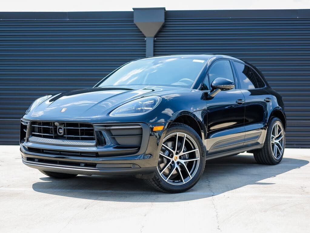 2026 PORSCHE Macan