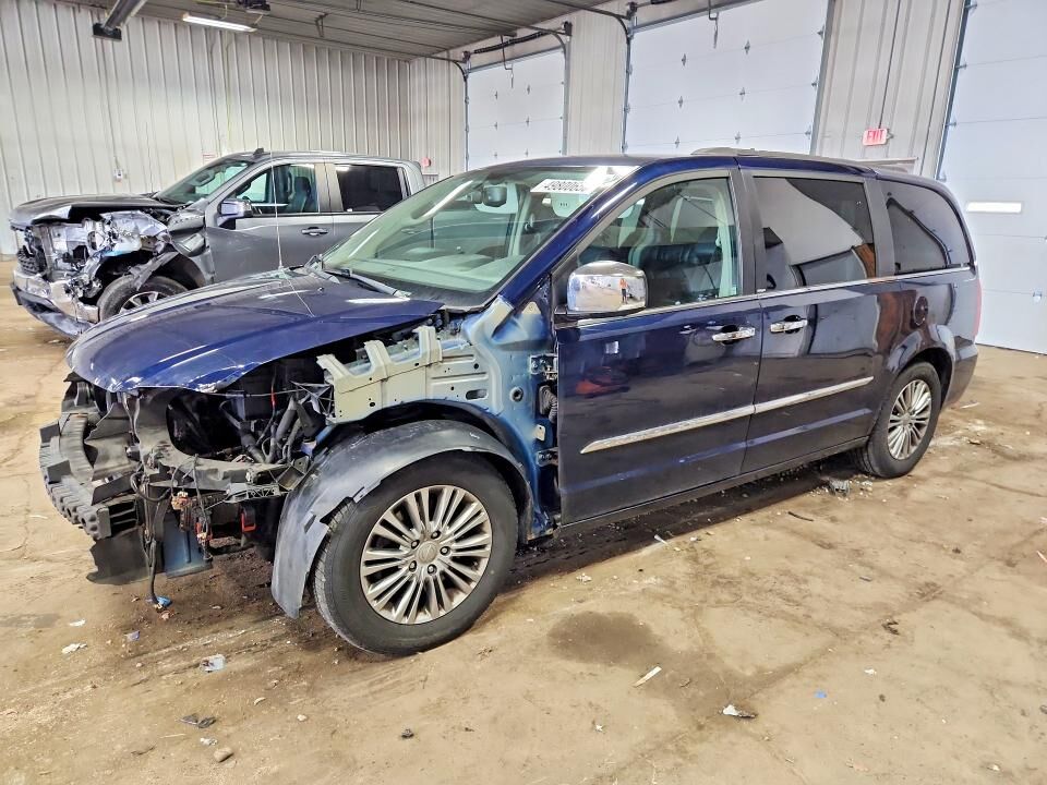 2013 CHRYSLER Town and Country