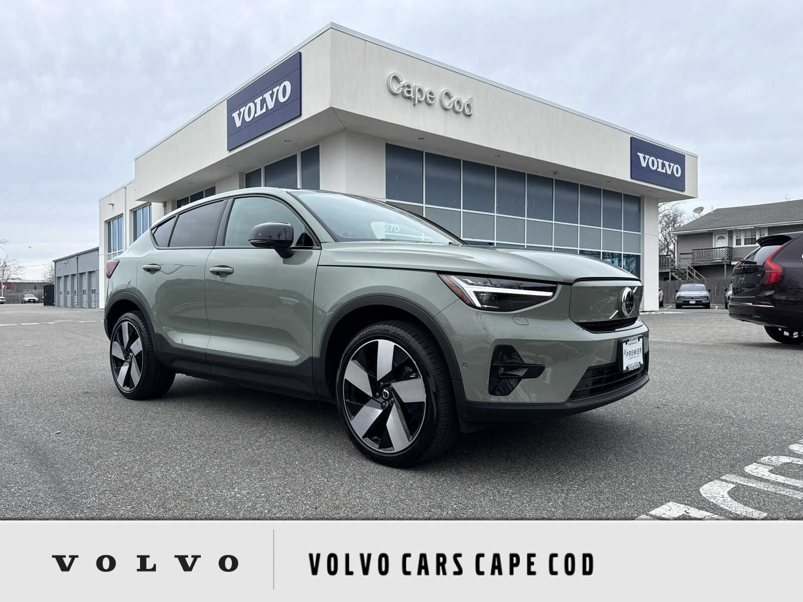 2023 VOLVO C40