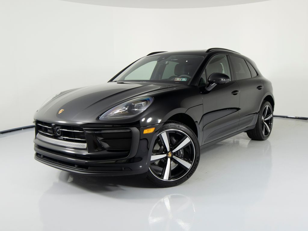 2026 PORSCHE Macan