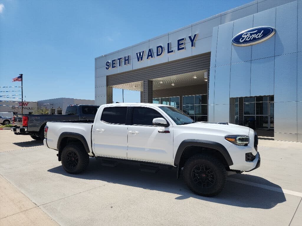 2020 TOYOTA Tacoma