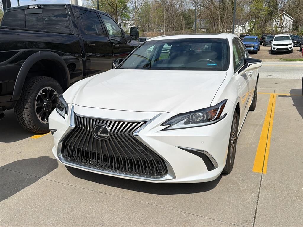 2019 LEXUS ES