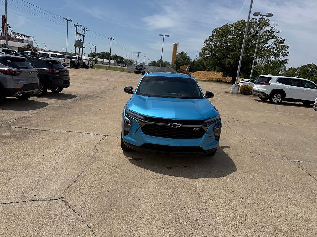 2025 CHEVROLET Trax