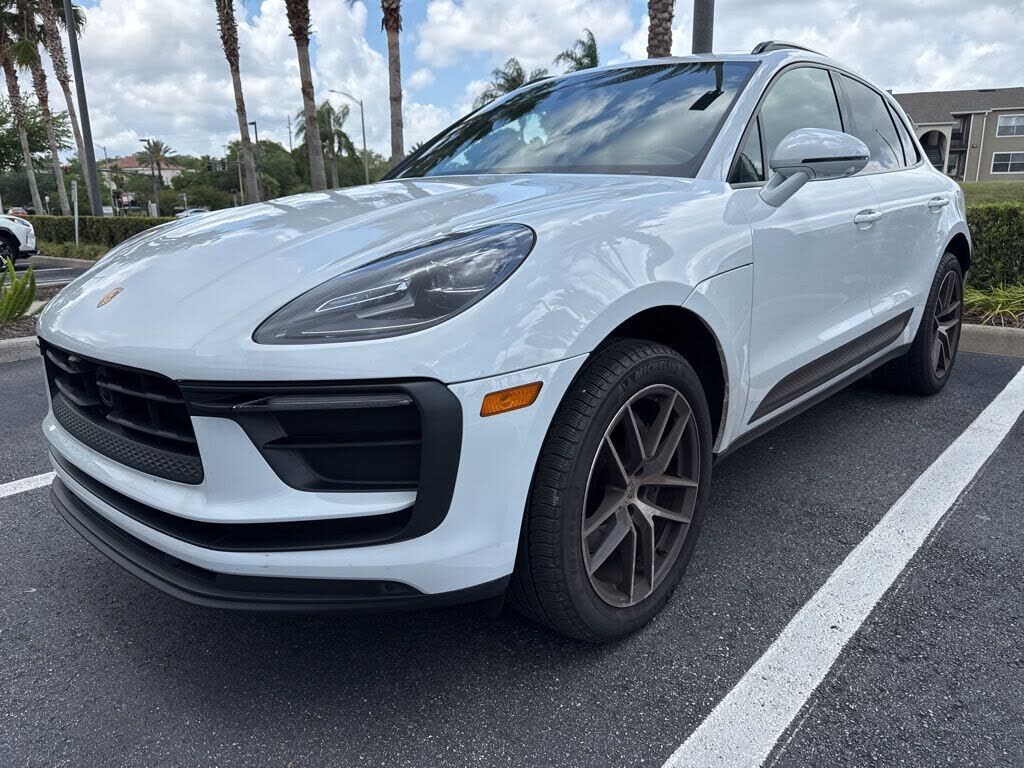 2023 PORSCHE Macan