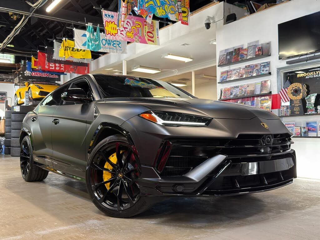 2024 LAMBORGHINI URUS