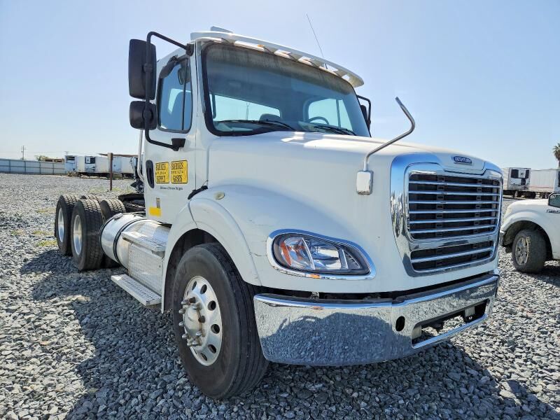 2015 FREIGHTLINER M2