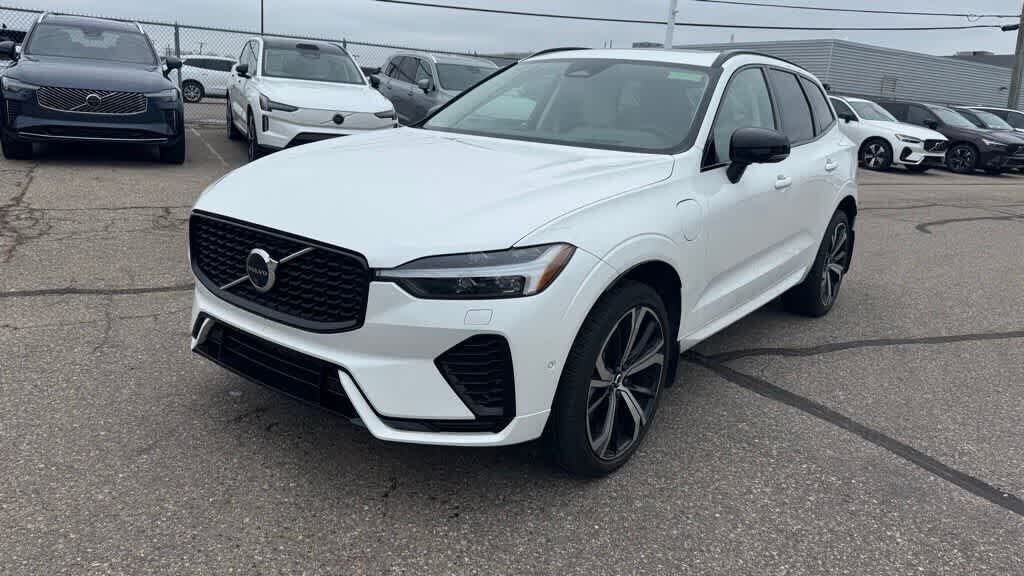 2025 VOLVO XC60
