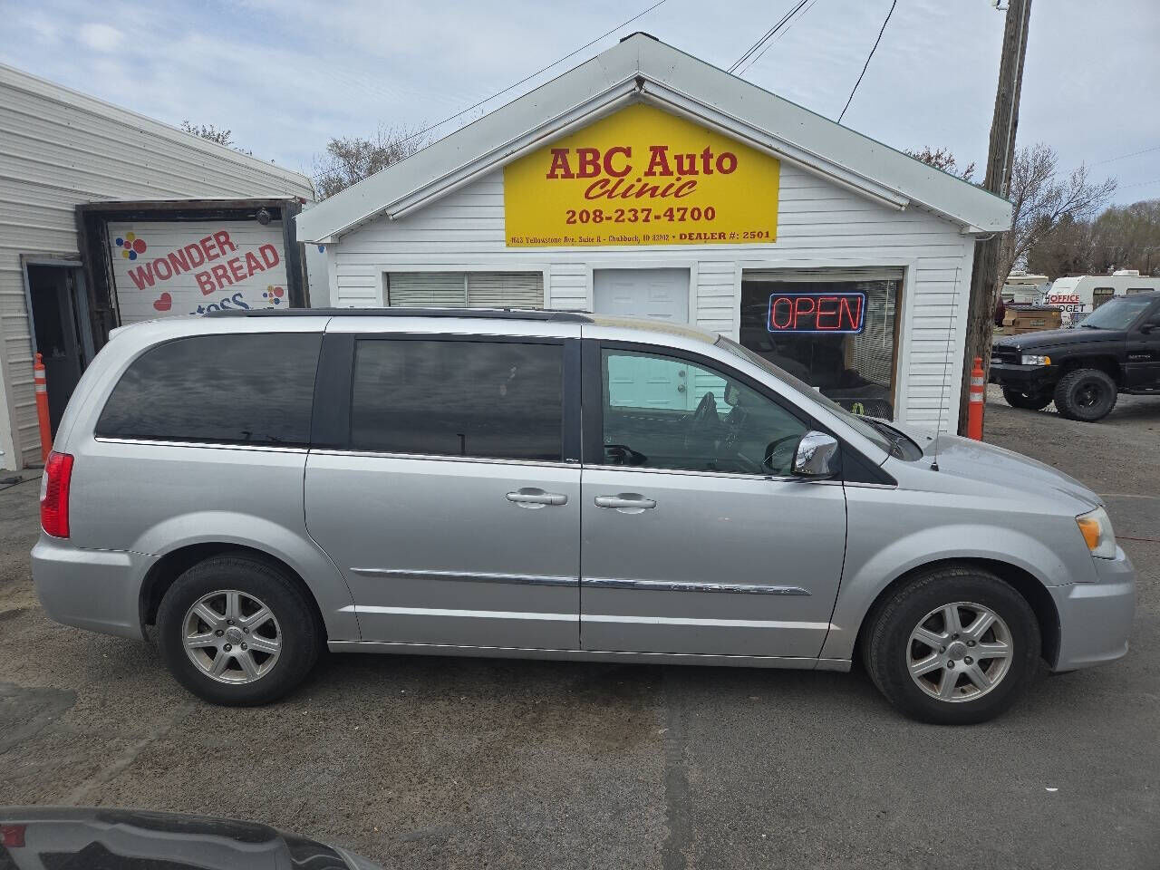 2011 CHRYSLER Town and Country