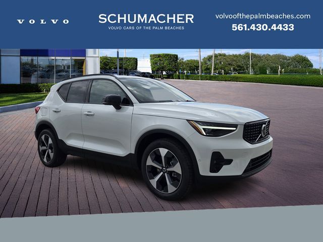 2026 VOLVO XC40
