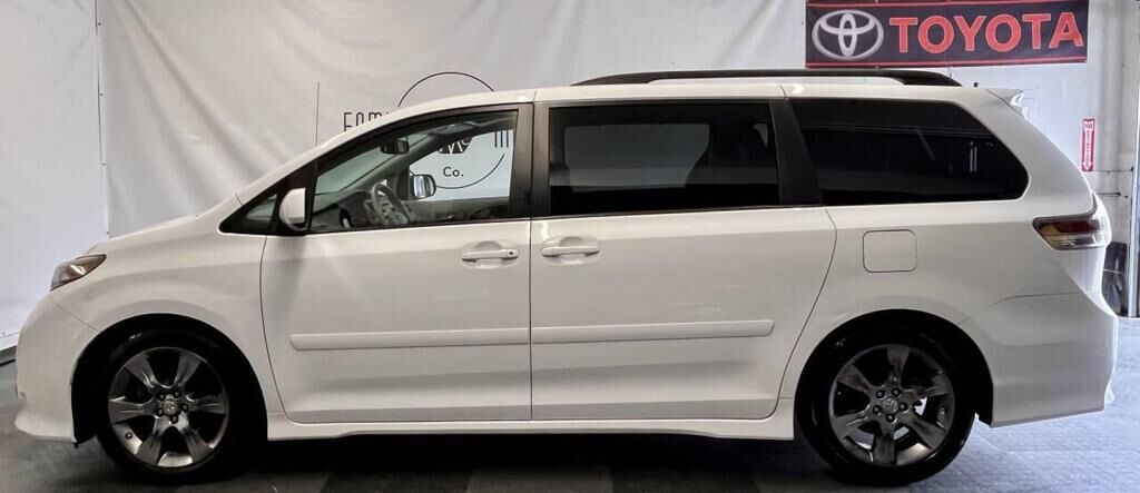 2012 TOYOTA Sienna