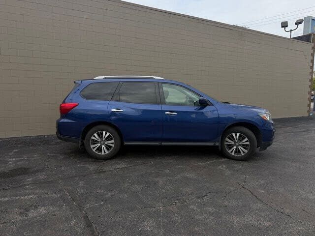 2017 NISSAN Pathfinder