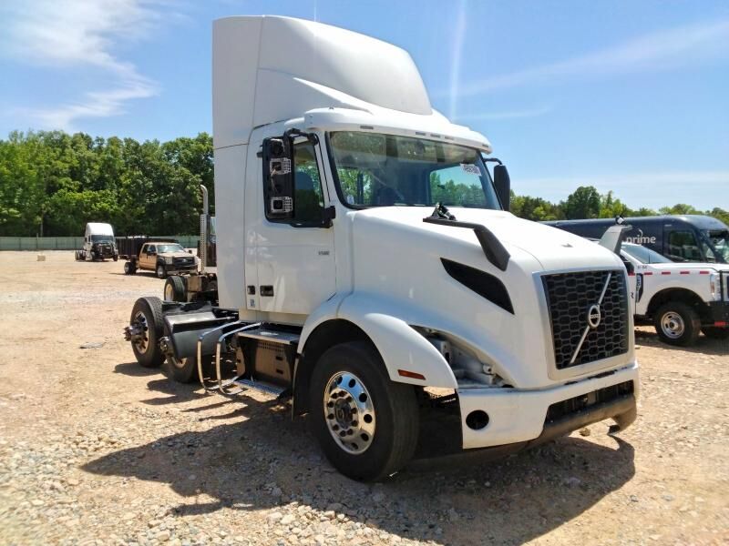 2020 VOLVO TRUCK VNR