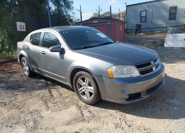 2013 DODGE Avenger