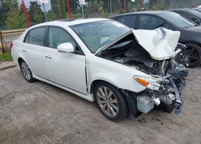 2011 TOYOTA Avalon