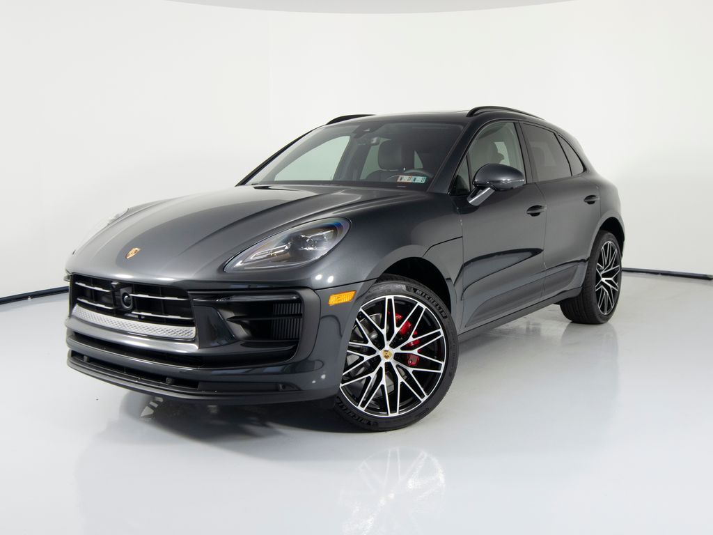 2026 PORSCHE Macan