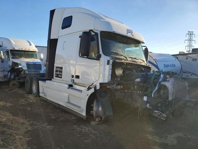 2016 VOLVO TRUCK VNL