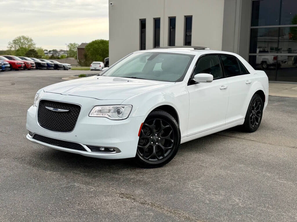 2019 CHRYSLER 300