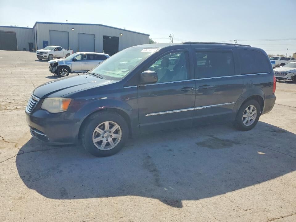 2013 CHRYSLER Town and Country