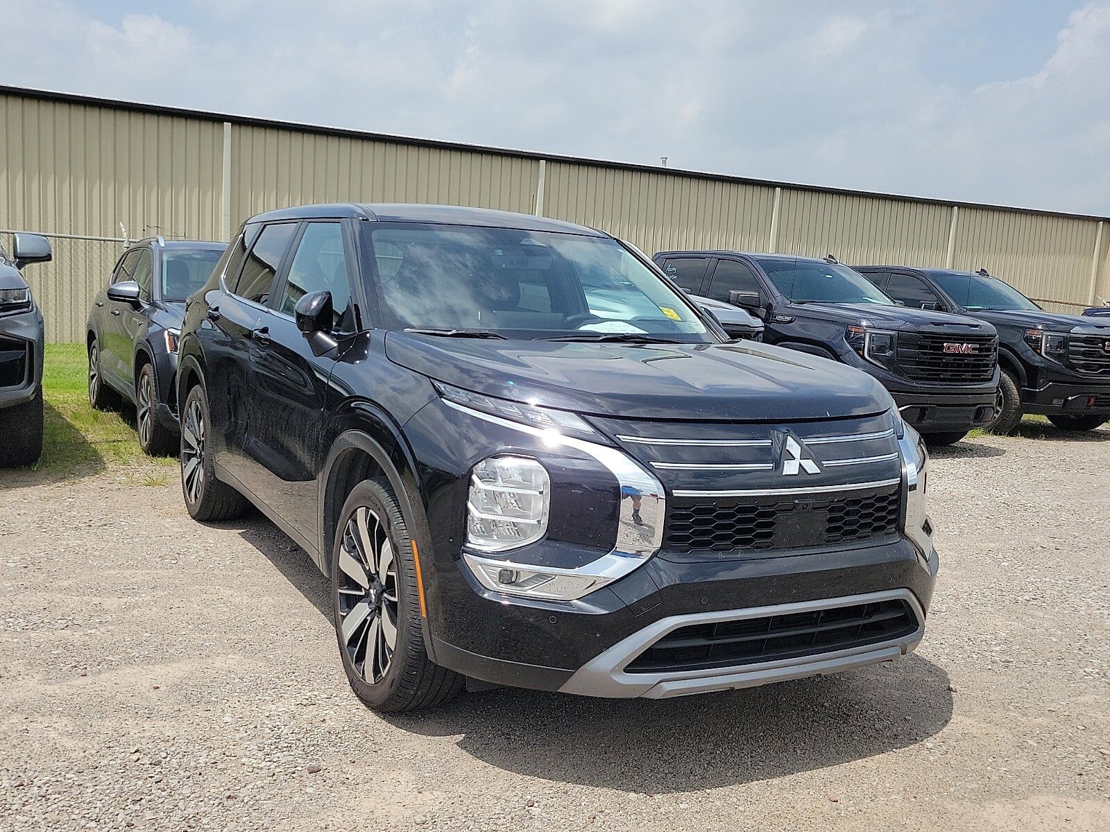 2025 MITSUBISHI Outlander