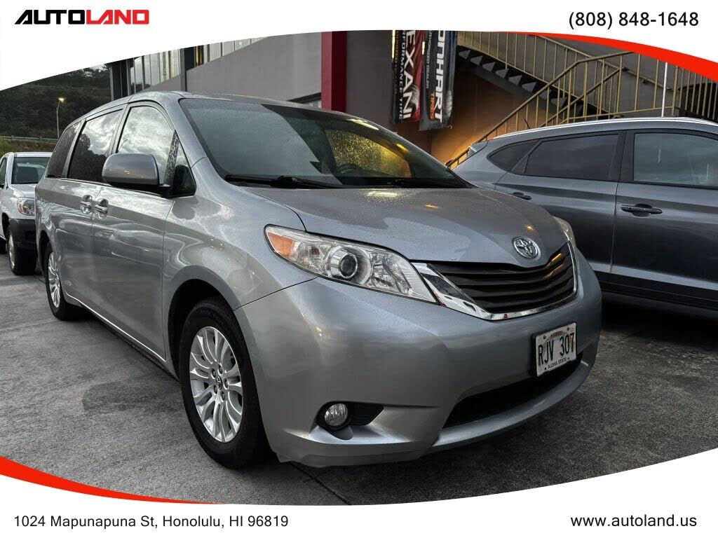 2011 TOYOTA Sienna
