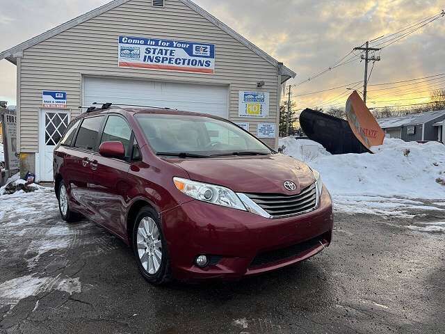 2012 TOYOTA Sienna