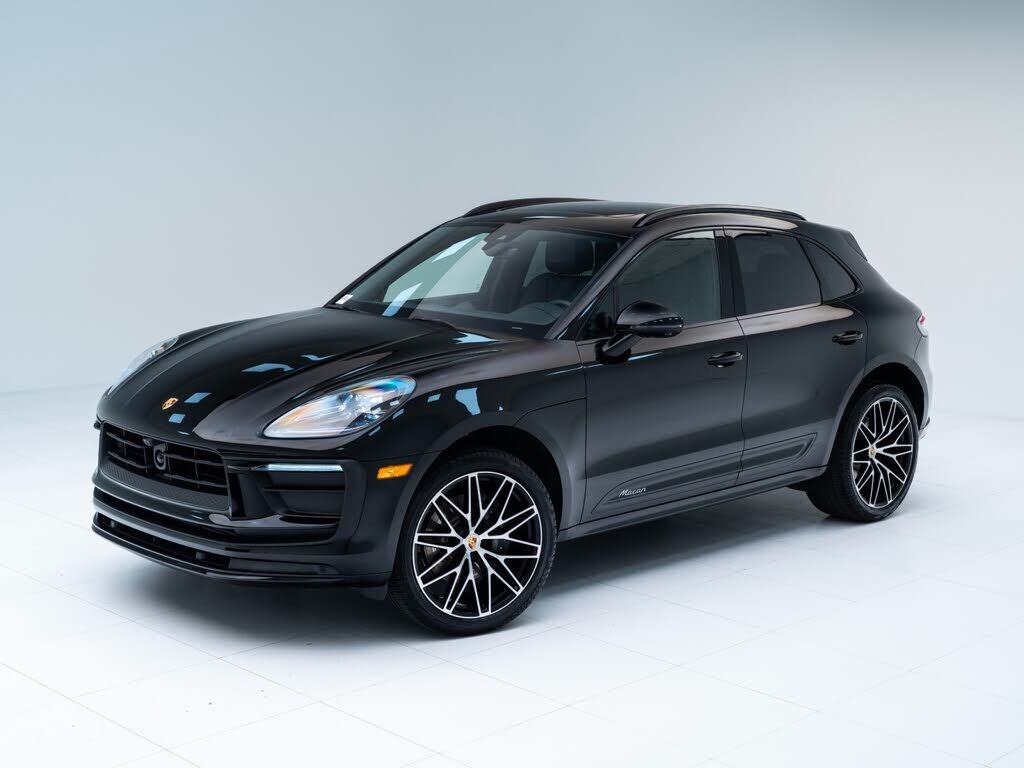 2026 PORSCHE Macan