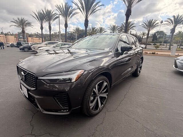 2025 VOLVO XC60