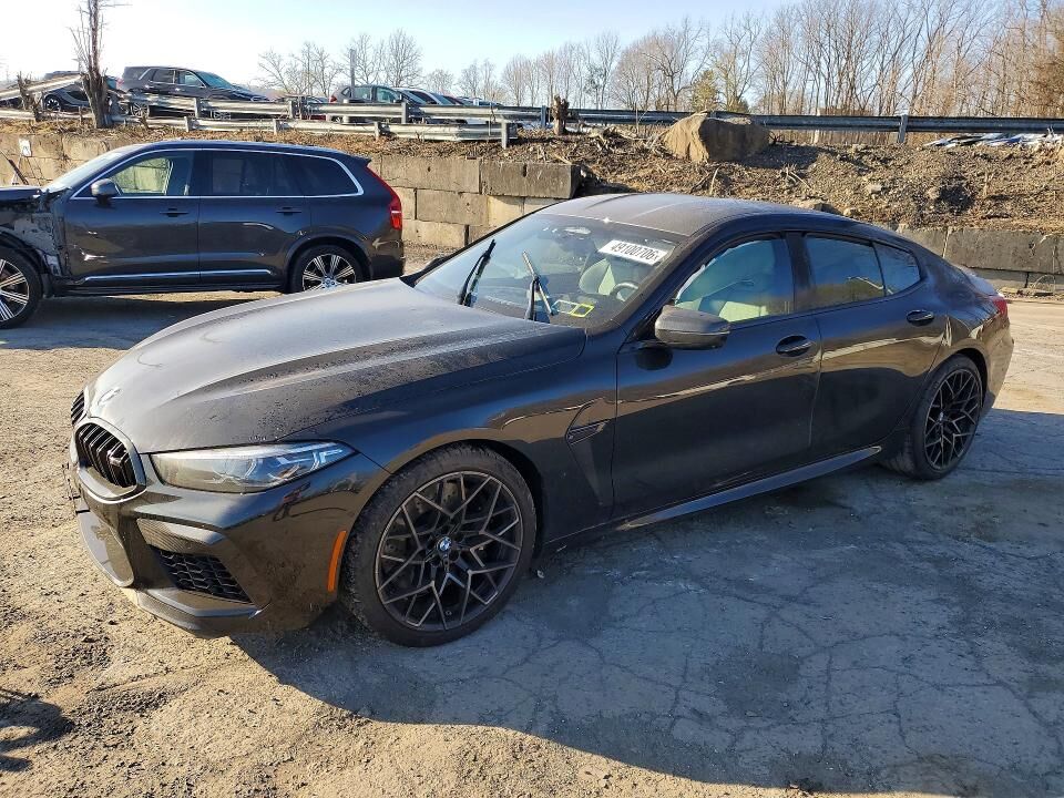 2022 BMW M8