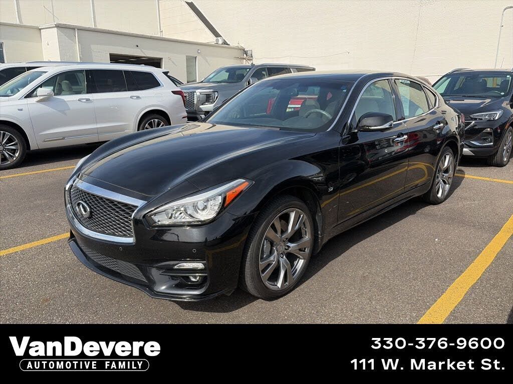 2016 INFINITI Q70