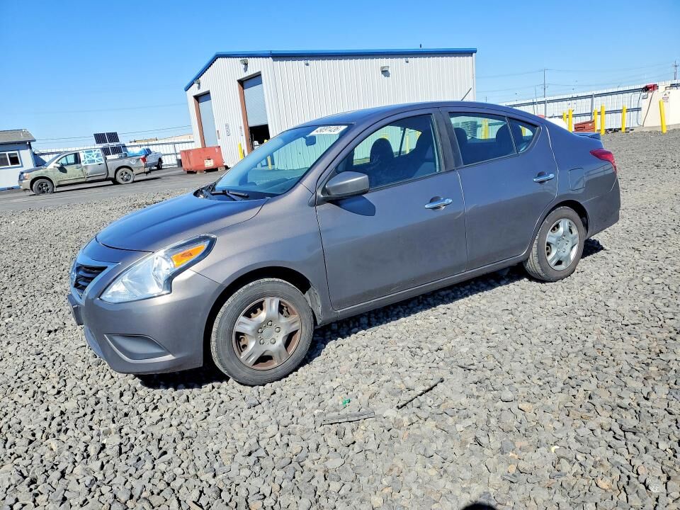 2016 NISSAN Versa