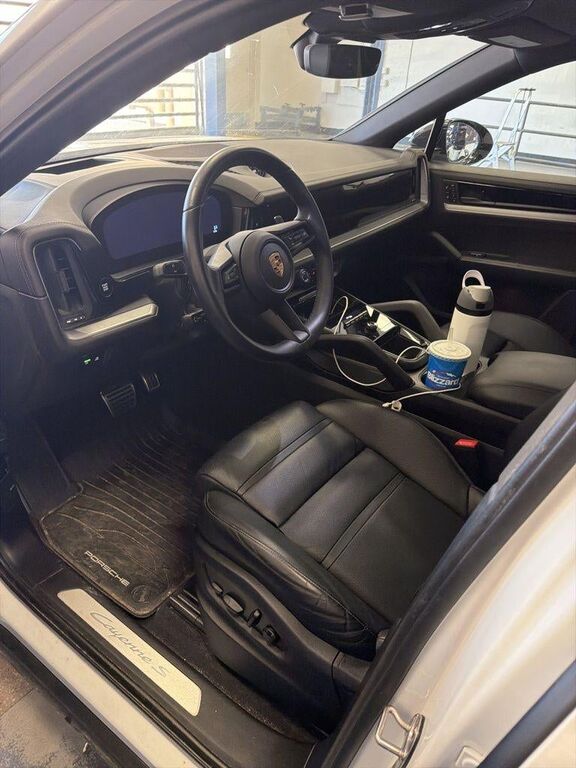 2024 PORSCHE Cayenne