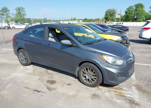 2013 HYUNDAI Accent