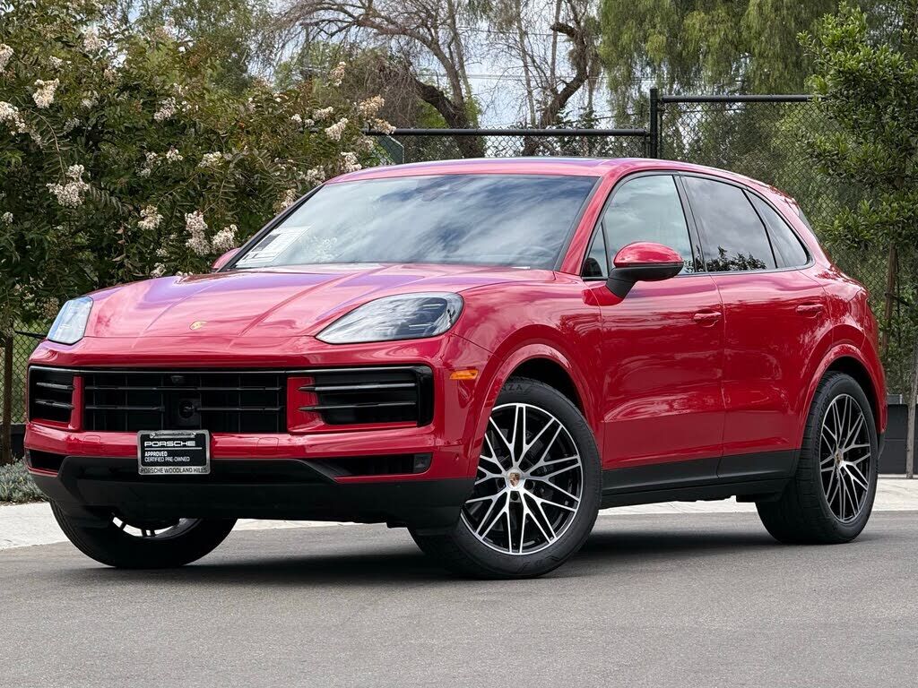 2025 PORSCHE Cayenne