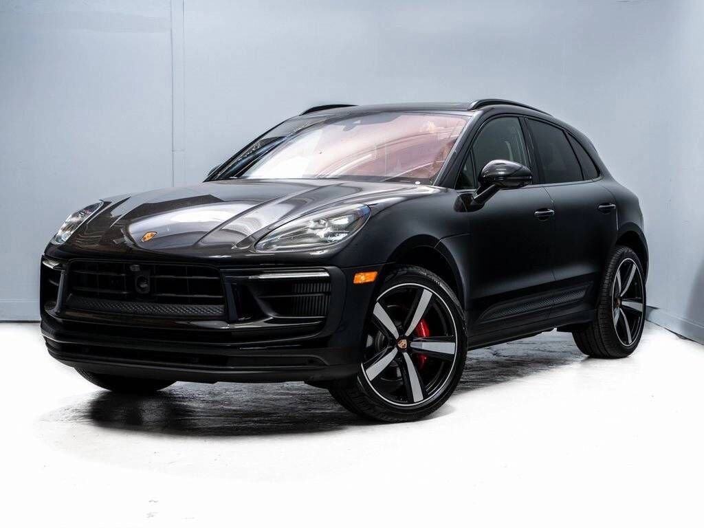 2026 PORSCHE Macan