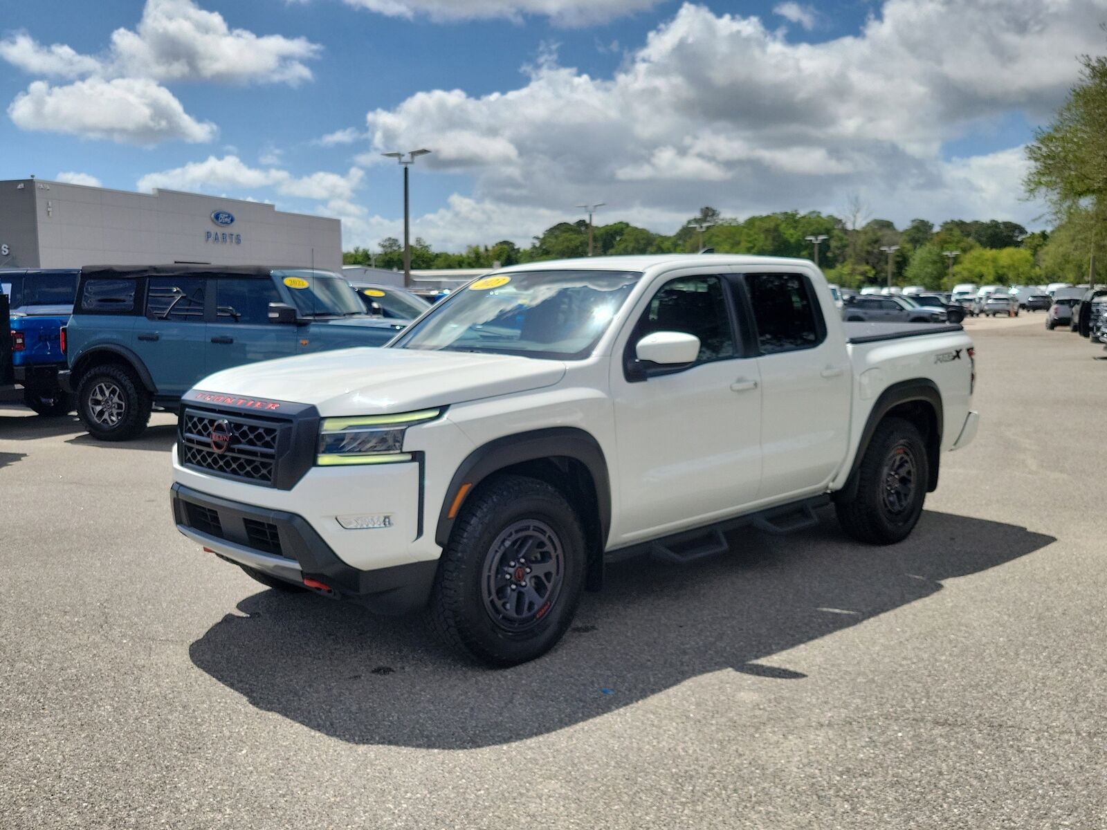 2023 NISSAN Frontier