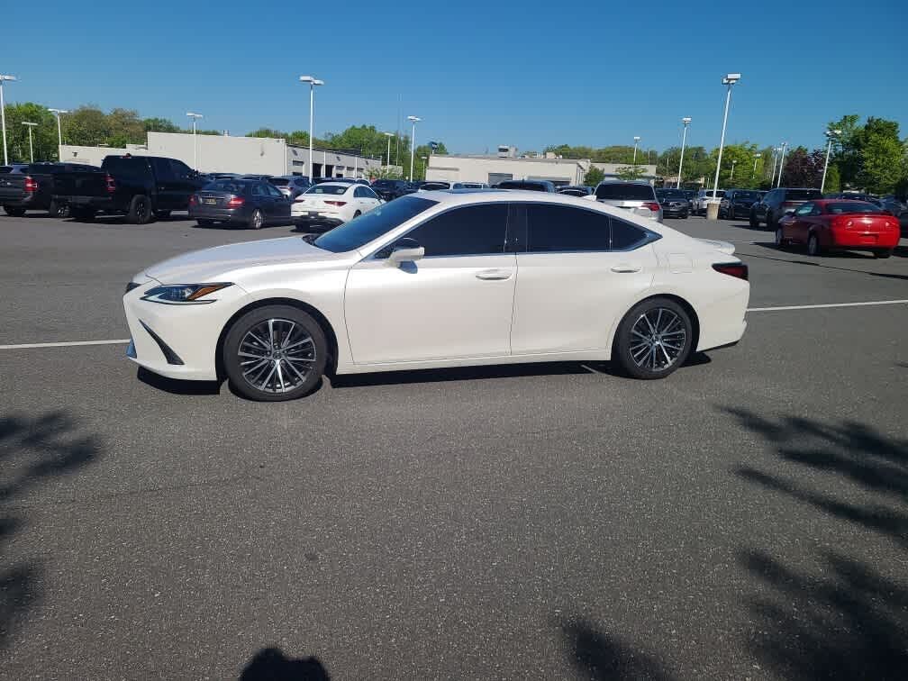 2025 LEXUS ES