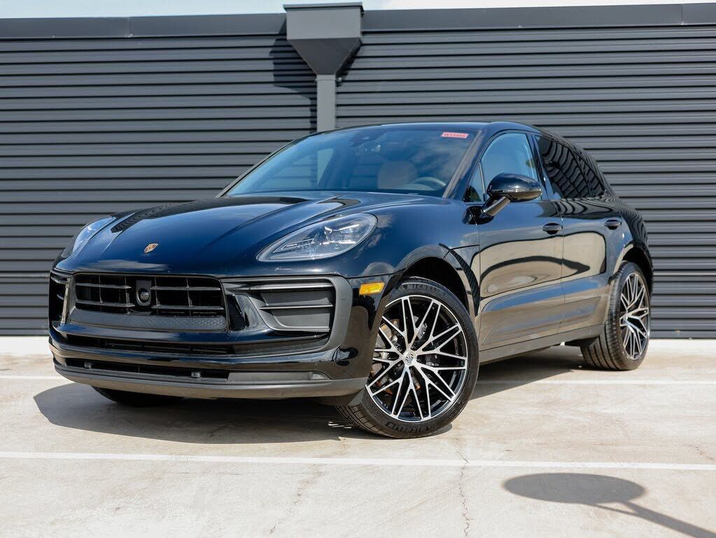 2025 PORSCHE Macan