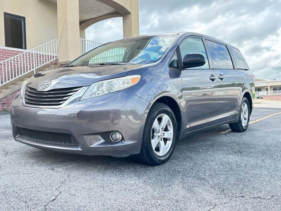 2012 TOYOTA Sienna