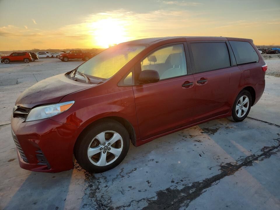 2019 TOYOTA Sienna