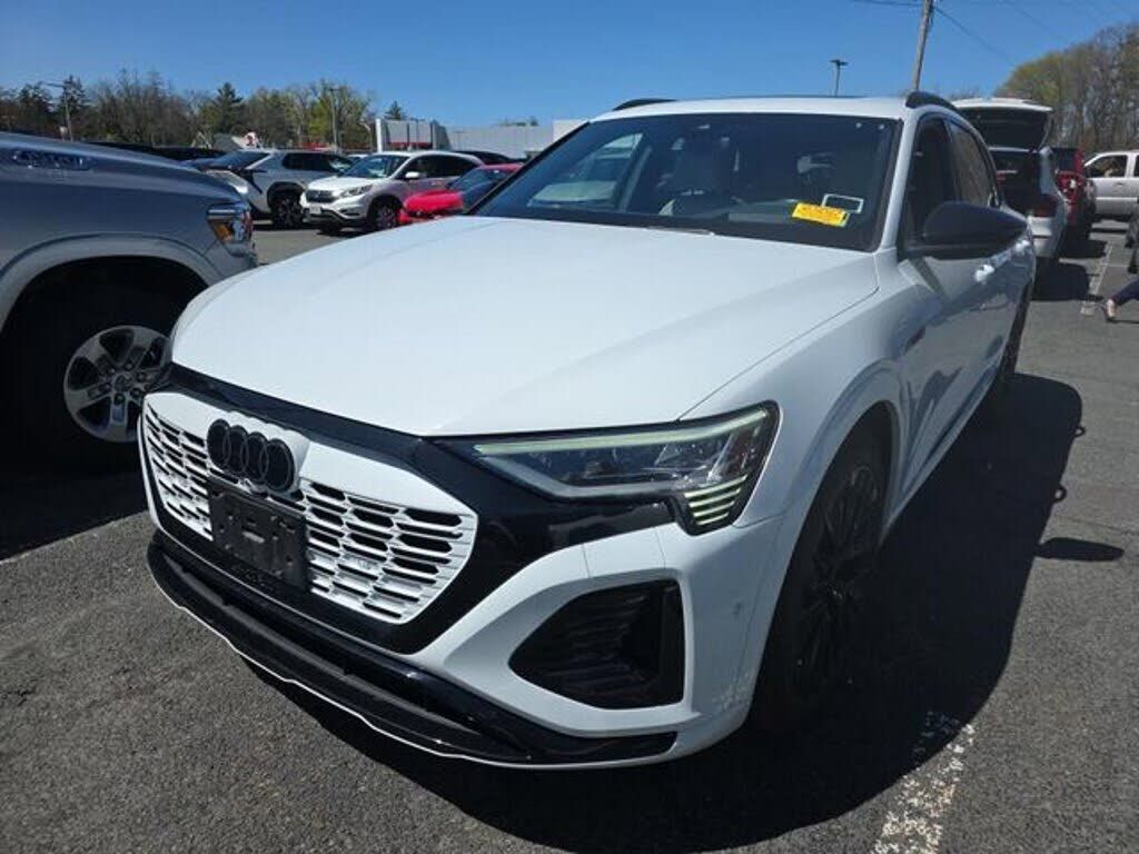 2024 AUDI Q8