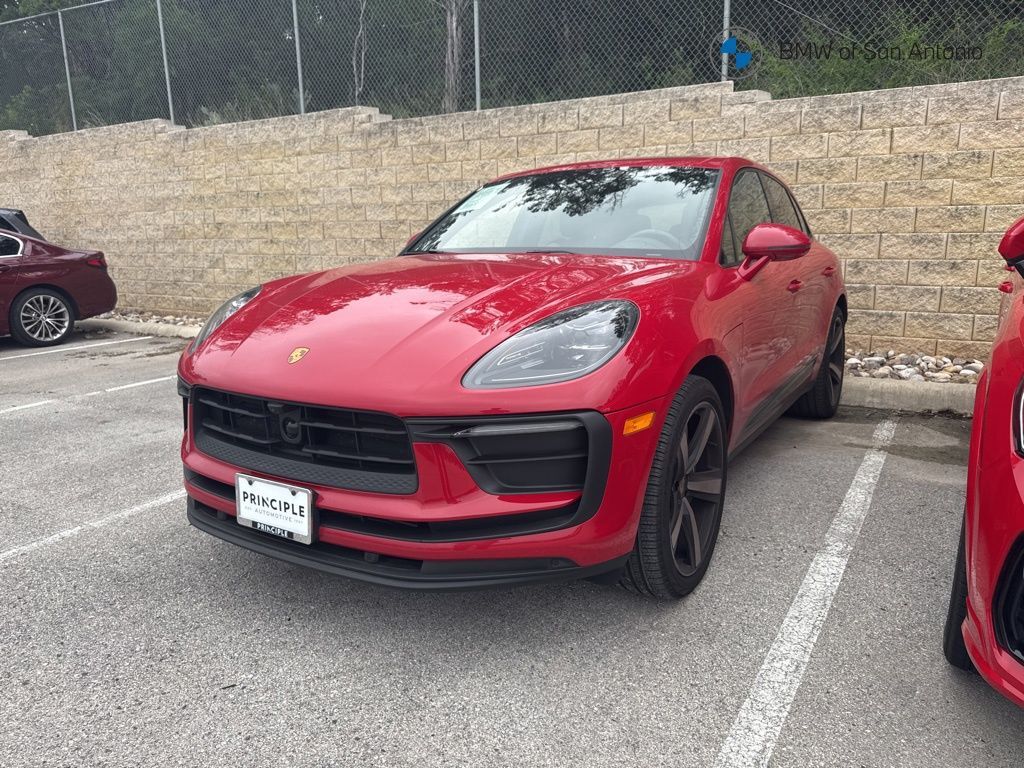 2024 PORSCHE Macan