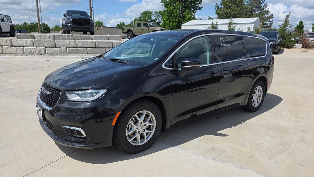 2023 CHRYSLER Pacifica