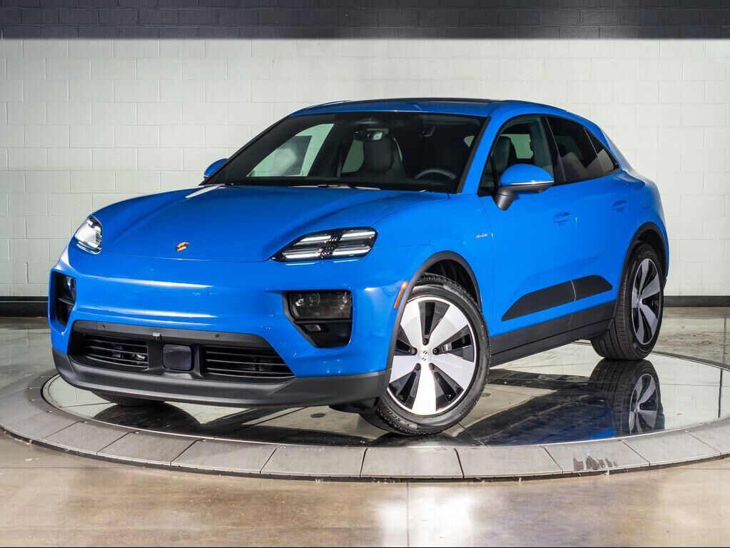 2026 PORSCHE Macan